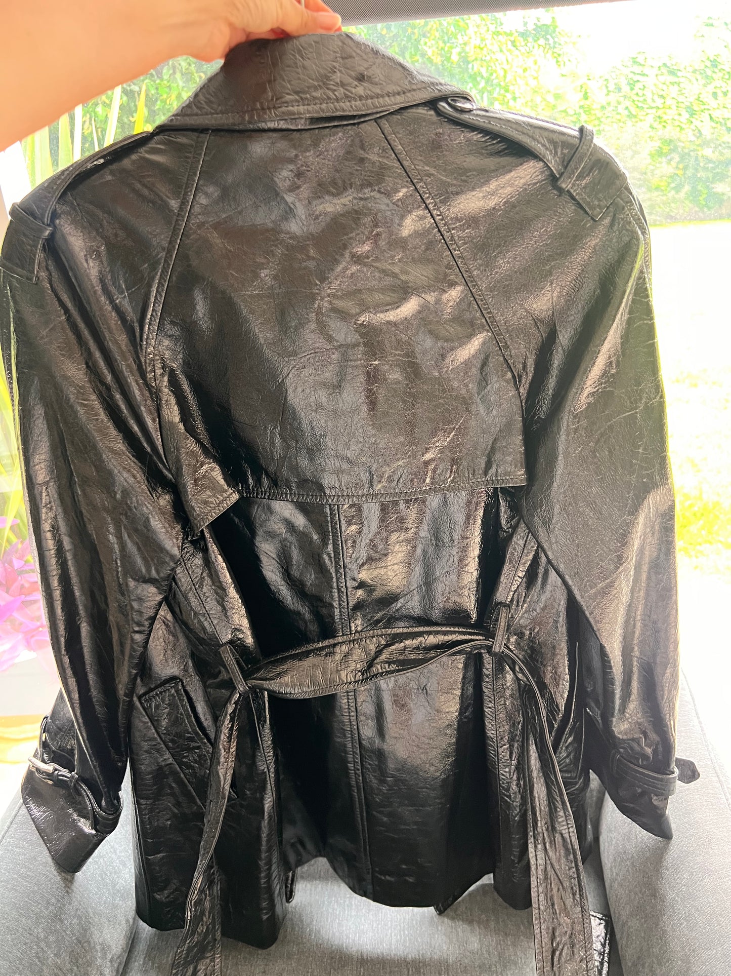 Dolce and Gabbana trench de piel.