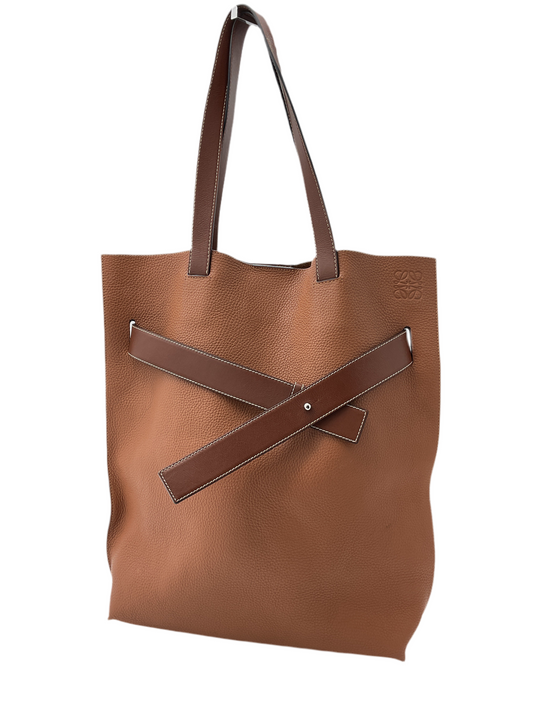 Loewe anagram  Tote
