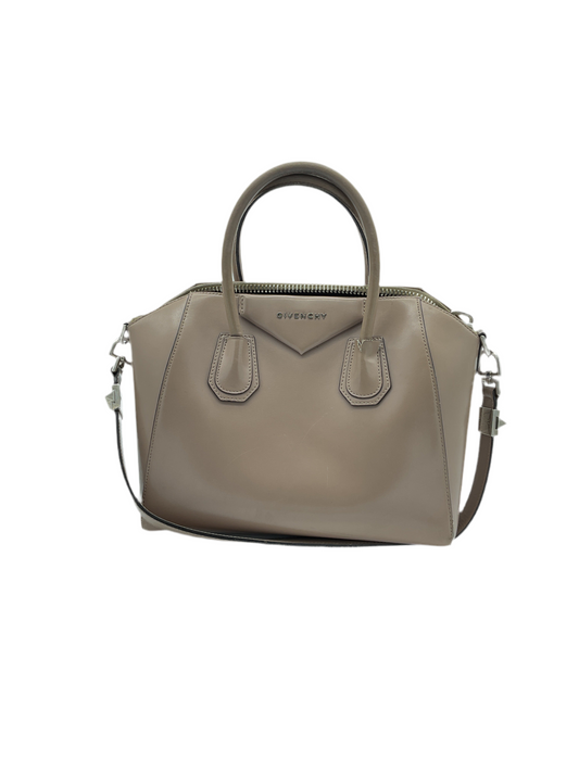 Antigona Givenchy