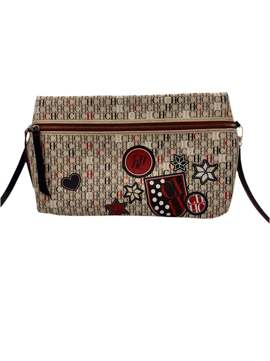 Carolina Herrera sobre y crossbody.