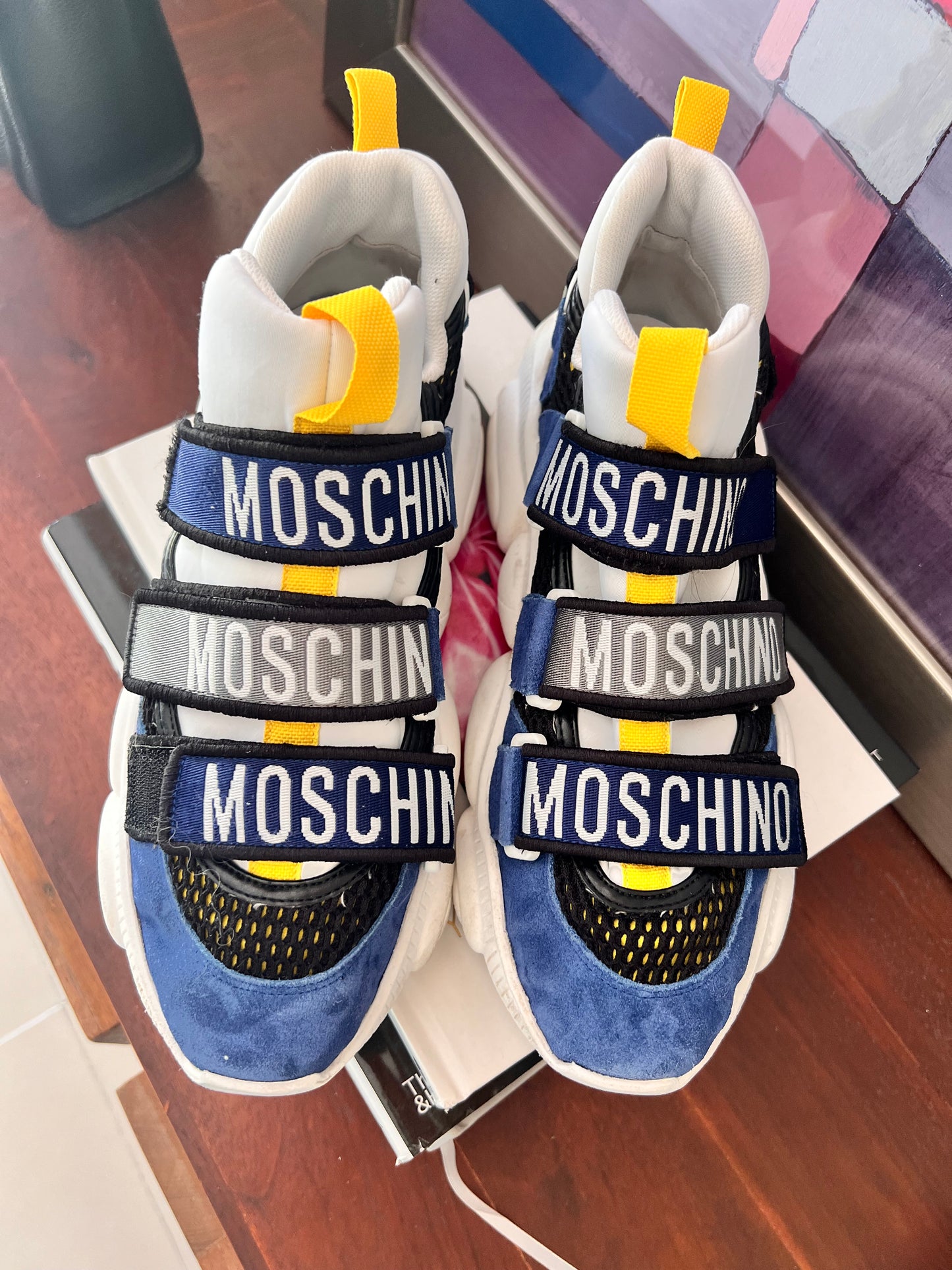 Moschino Talla 42mex. Excelentes condiciones.