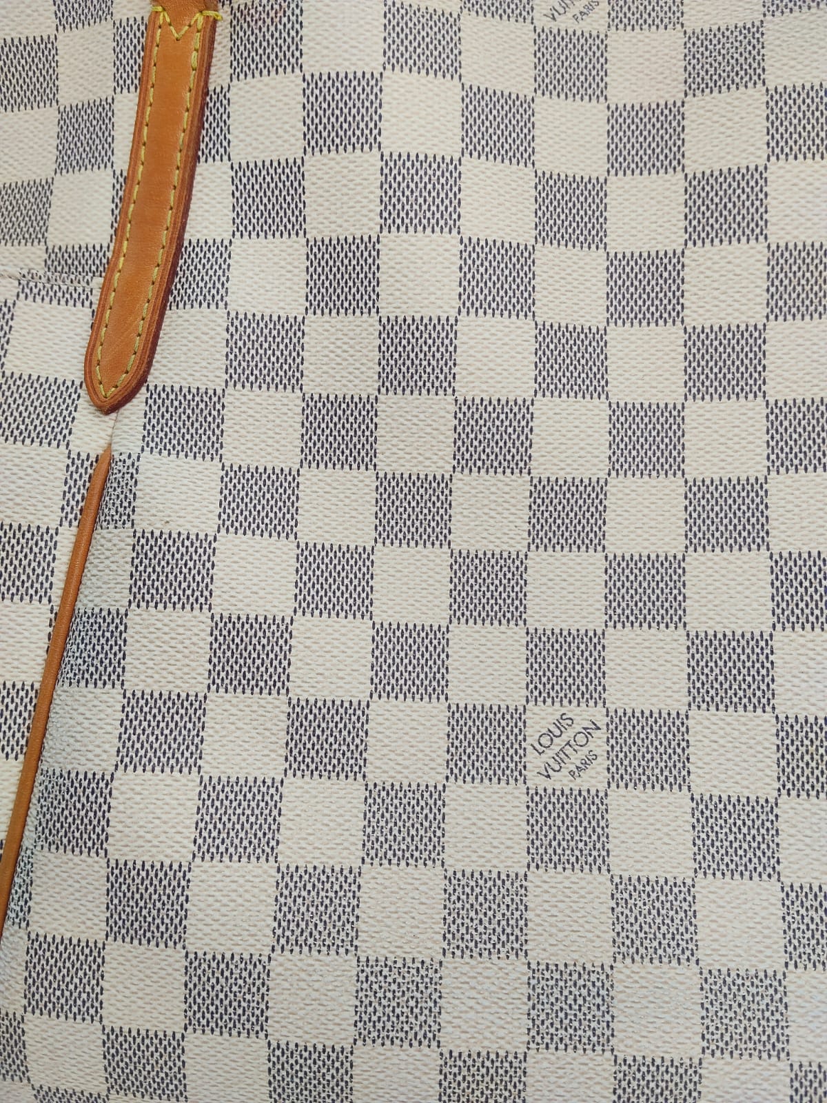 LOUIS VUITTON TOTALLY